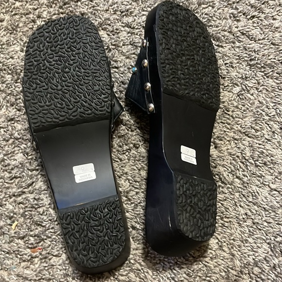 Mystique Leather Studded Sandals Size 9 - Picture 13 of 14